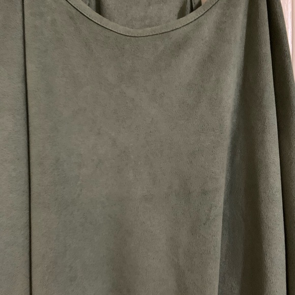 Small dark green velvet open back scallop crop tank top - Picture 8 of 9